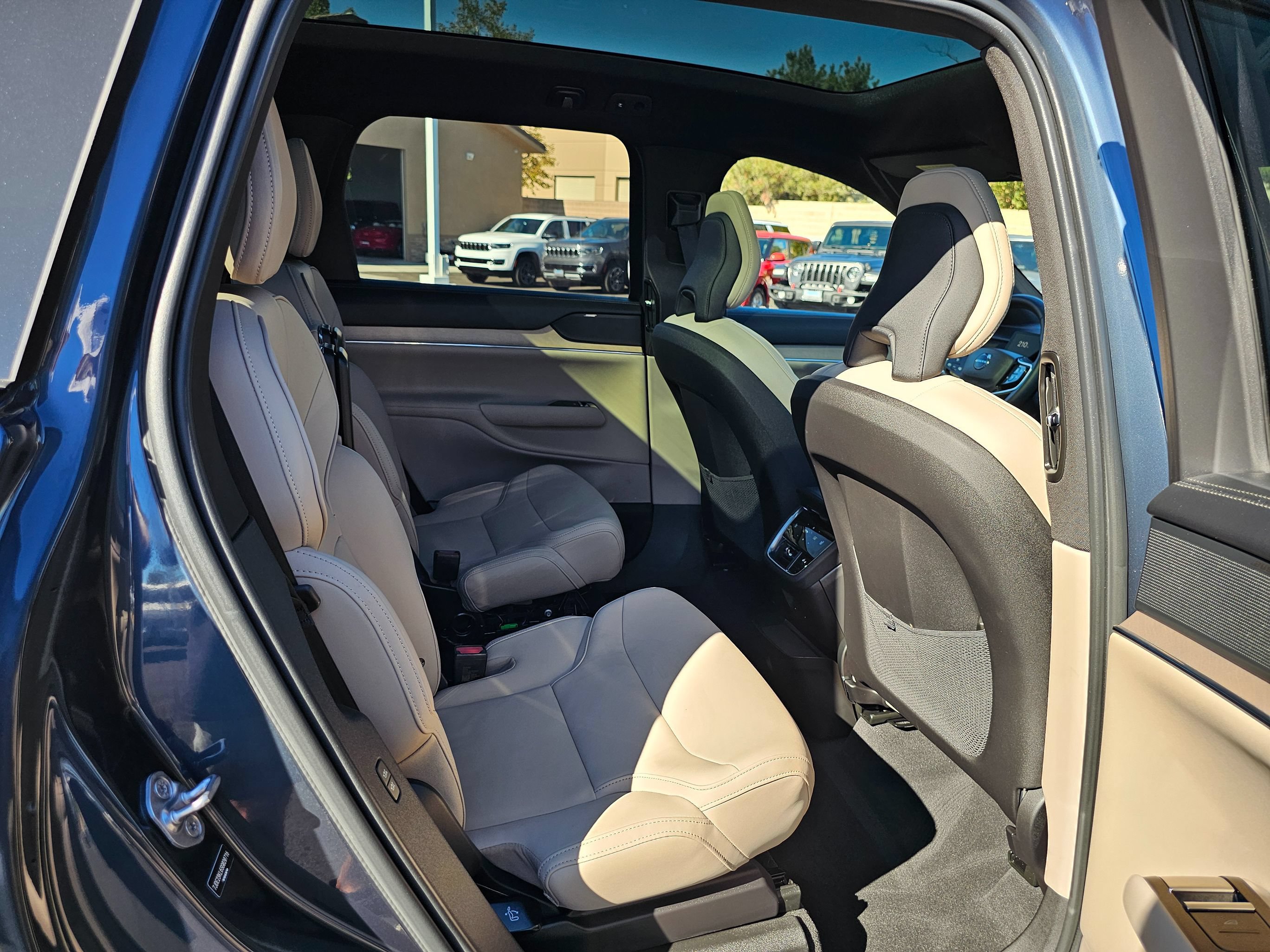 Used 2025 Volvo EX90 Ultra w/ Protection Package Premier AWD/4WD image 44