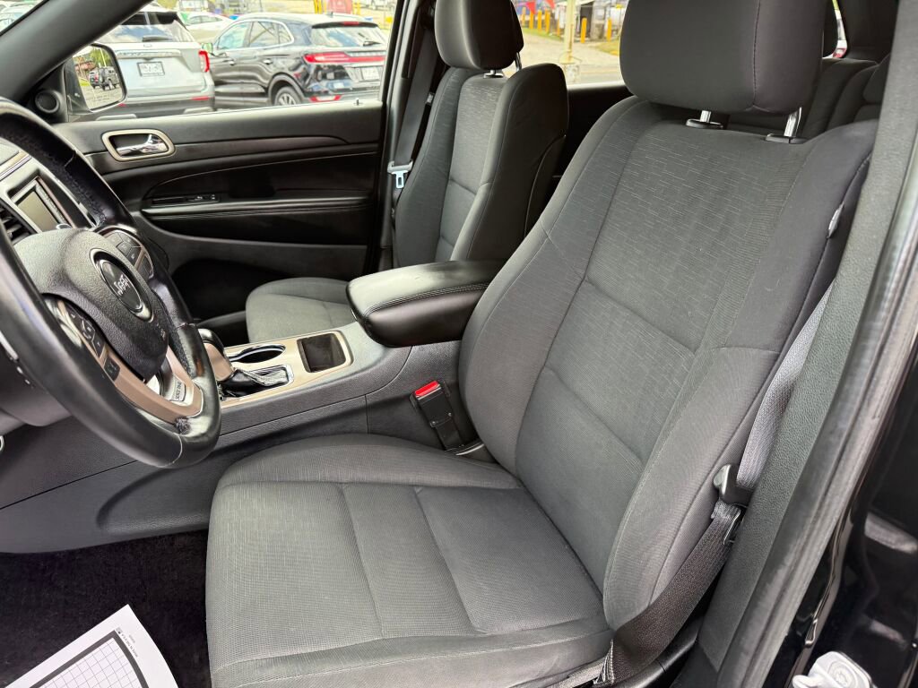 Used 2017 Jeep Grand Cherokee Laredo w/ Quick Order Package 23E image 11