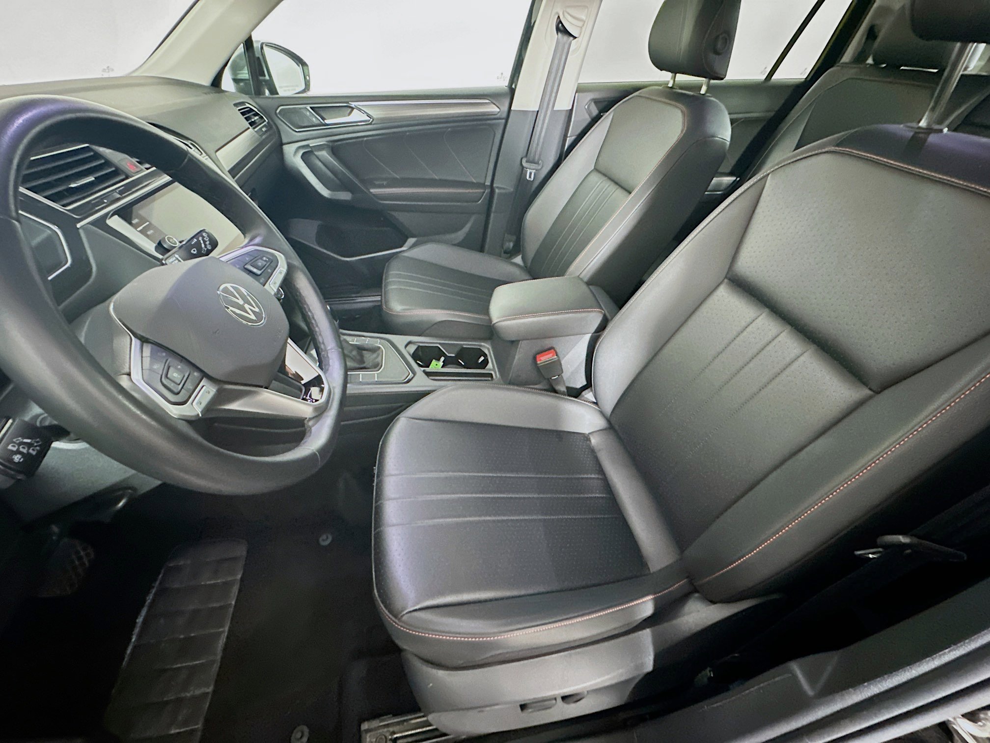 Used 2024 Volkswagen Tiguan SE image 13