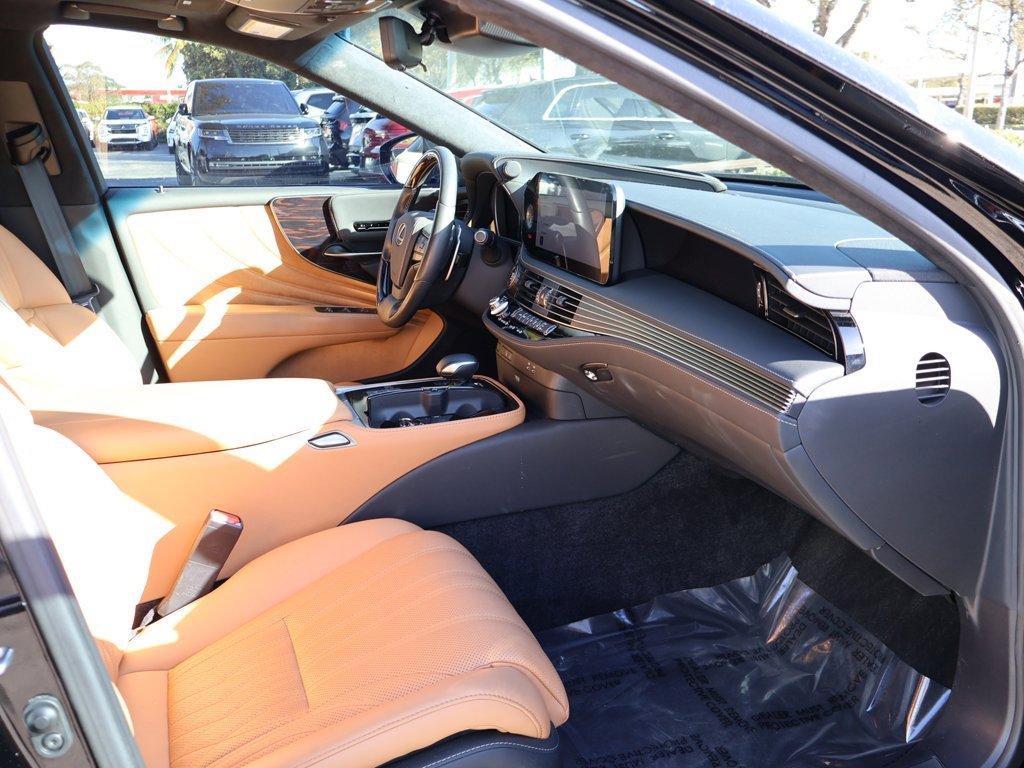Used 2023 Lexus LS 500 w/ Luxury Package image 32