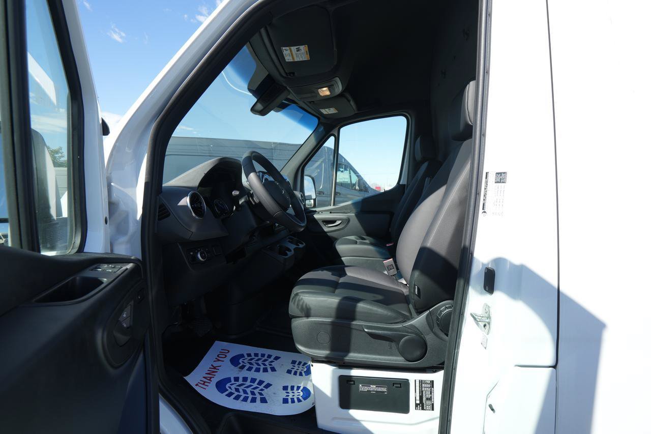 New 2025 Mercedes-Benz eSprinter 170 Cargo image 18