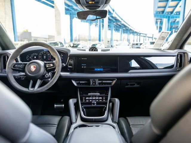 New 2026 Porsche Cayenne GTS image 46