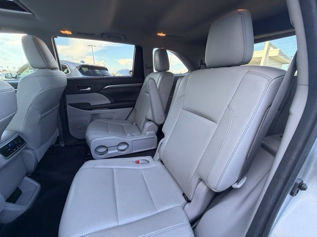 Used 2017 Toyota Highlander Limited FWD image 26