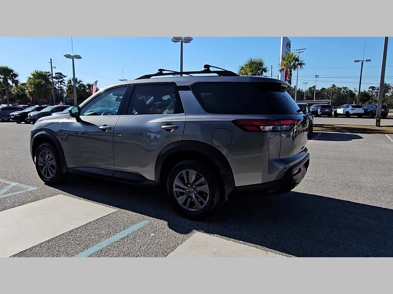 Used 2022 Nissan Pathfinder SV w/ SV Black Package image 27