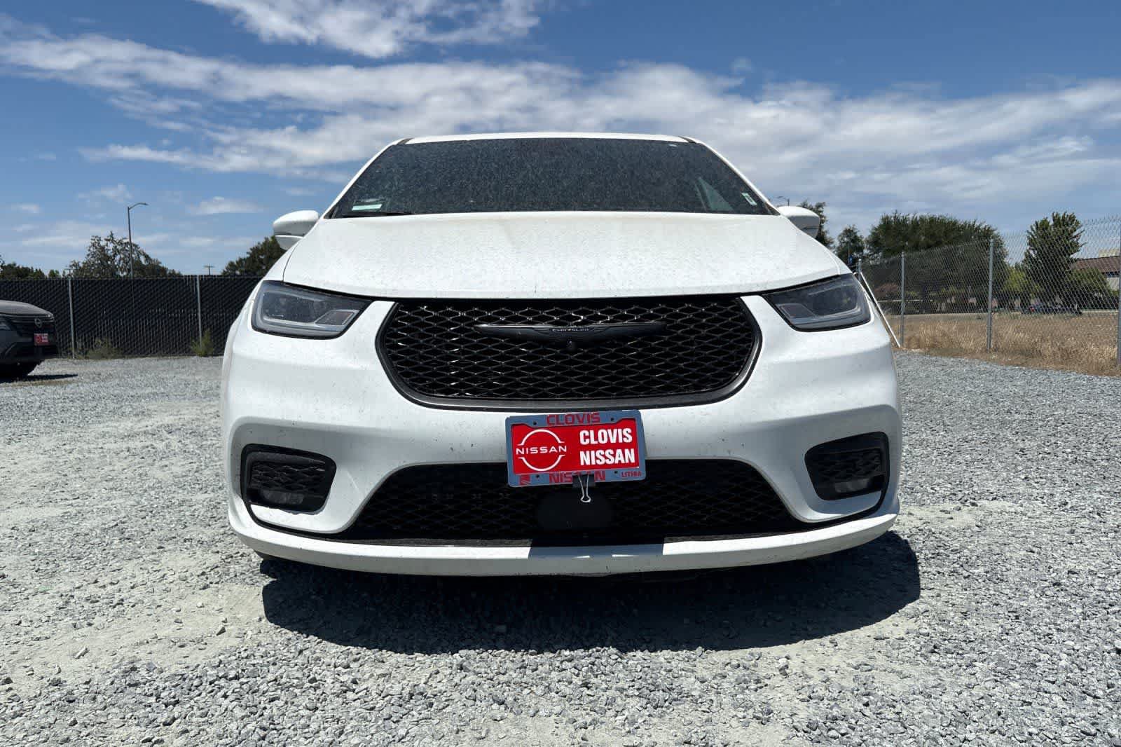 Used 2022 Chrysler Pacifica Limited w/ S Appearance Package FWD image 11