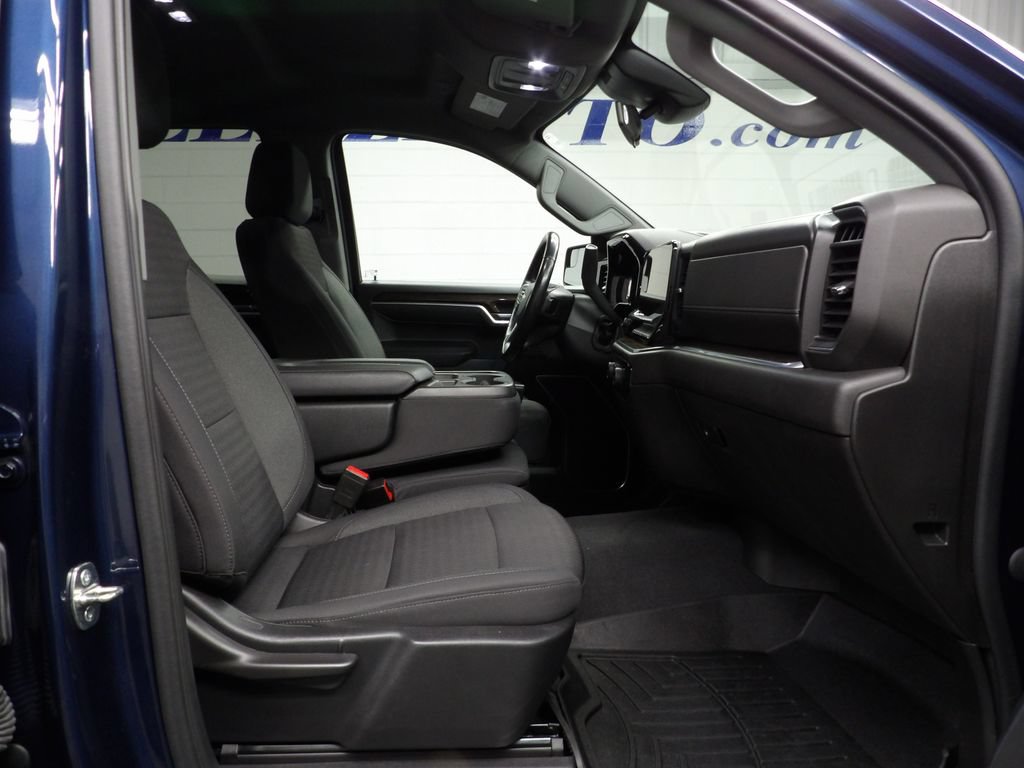 Used 2022 Chevrolet Silverado 1500 LT AWD/4WD image 29