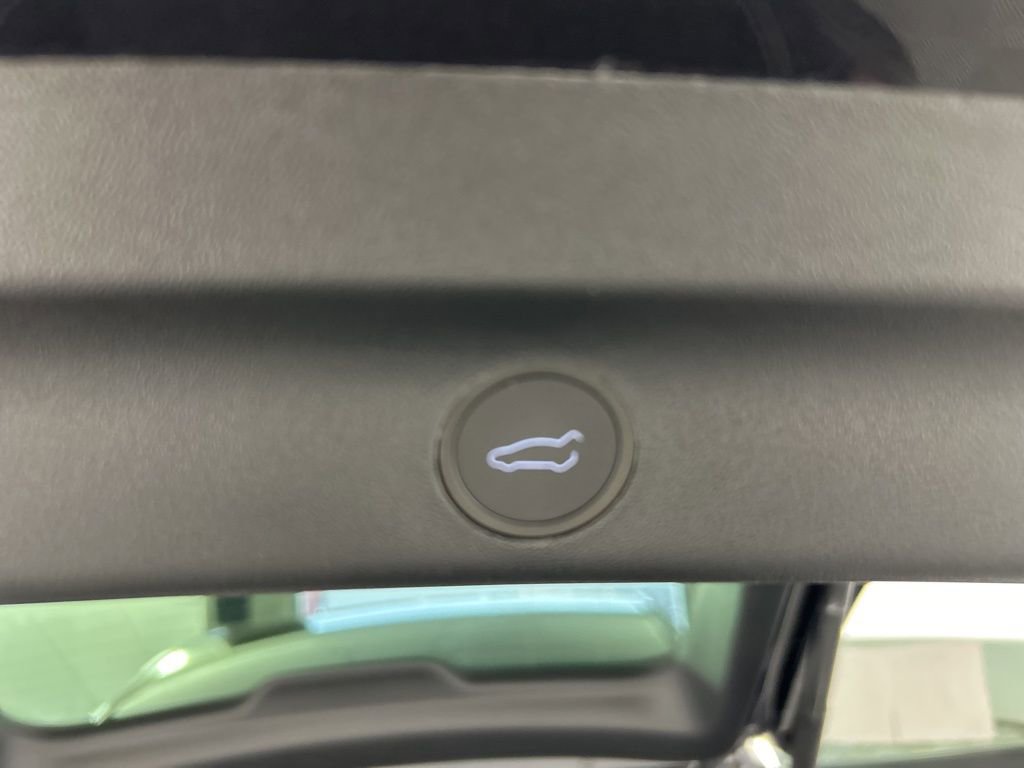 Used 2024 Tesla Model Y Long Range image 39