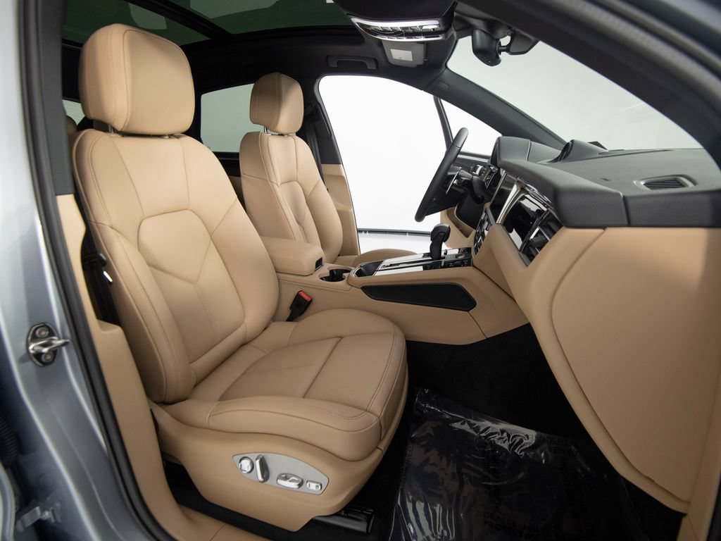 New 2026 Porsche Macan AWD/4WD image 37
