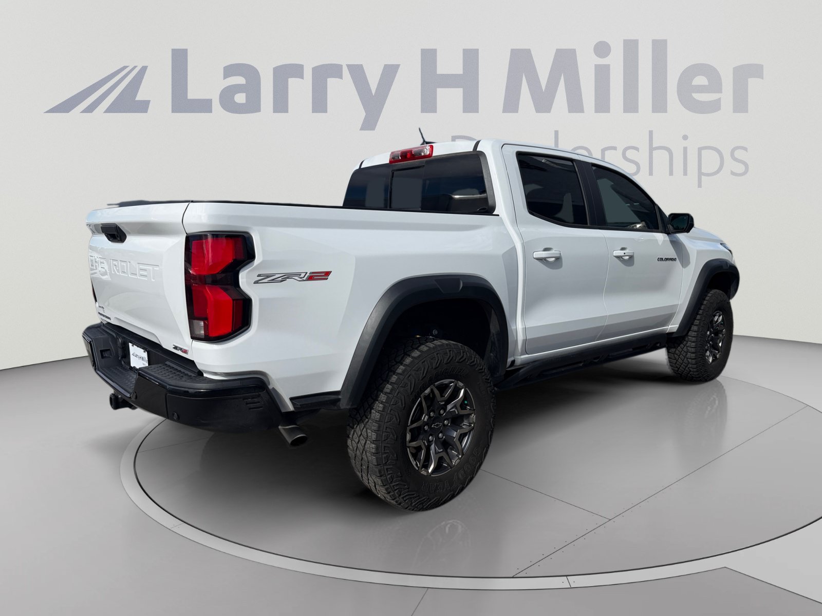 Used 2024 Chevrolet Colorado ZR2 w/ Technology Package AWD/4WD image 5