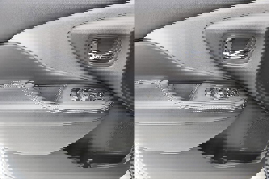 Used 2023 Nissan Murano SV w/ SV Midnight Edition Package image 15