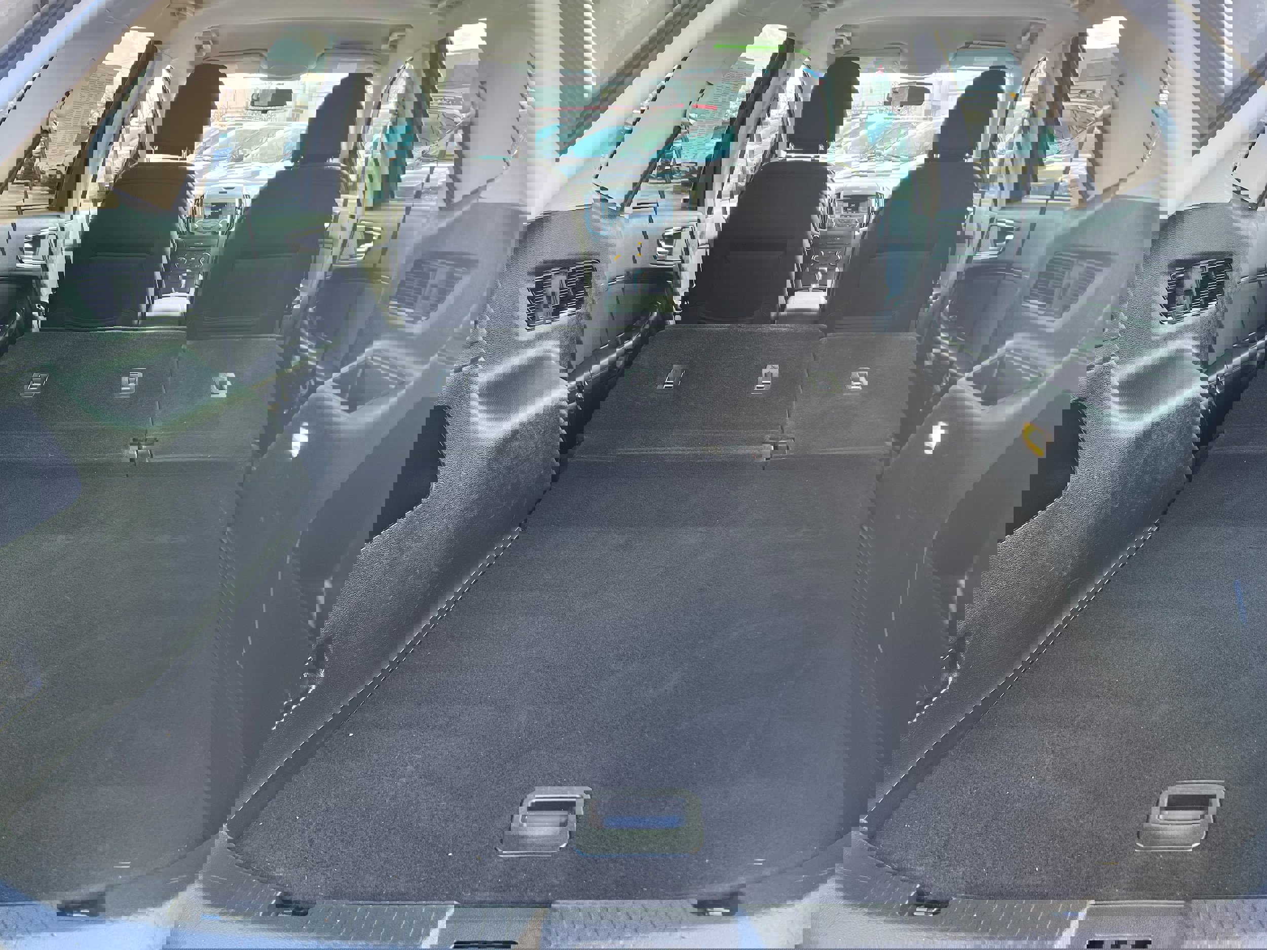 Used 2018 Ford Edge SE image 12