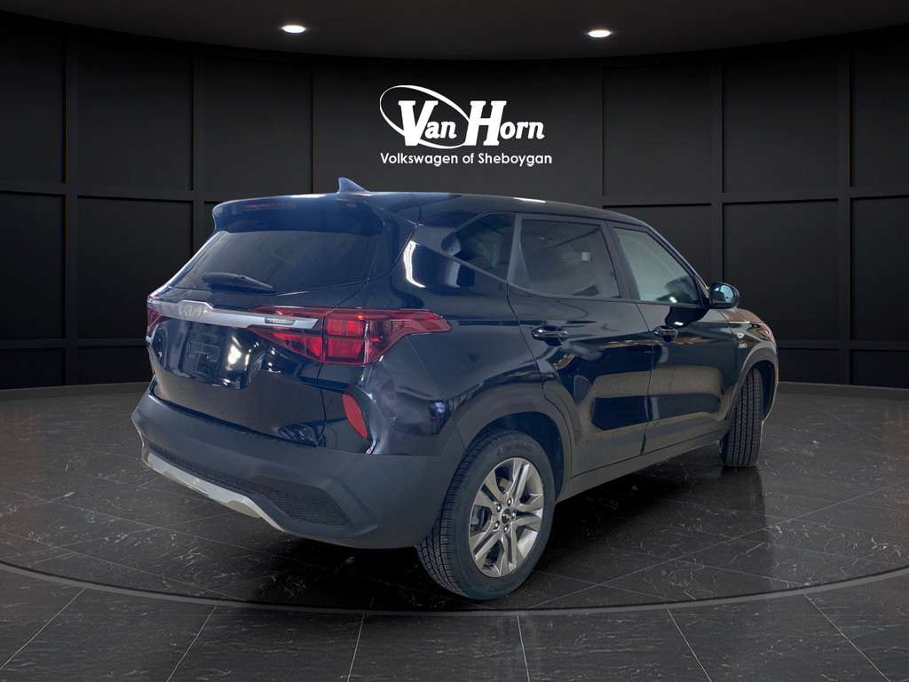 Used 2023 Kia Seltos LX AWD/4WD image 7