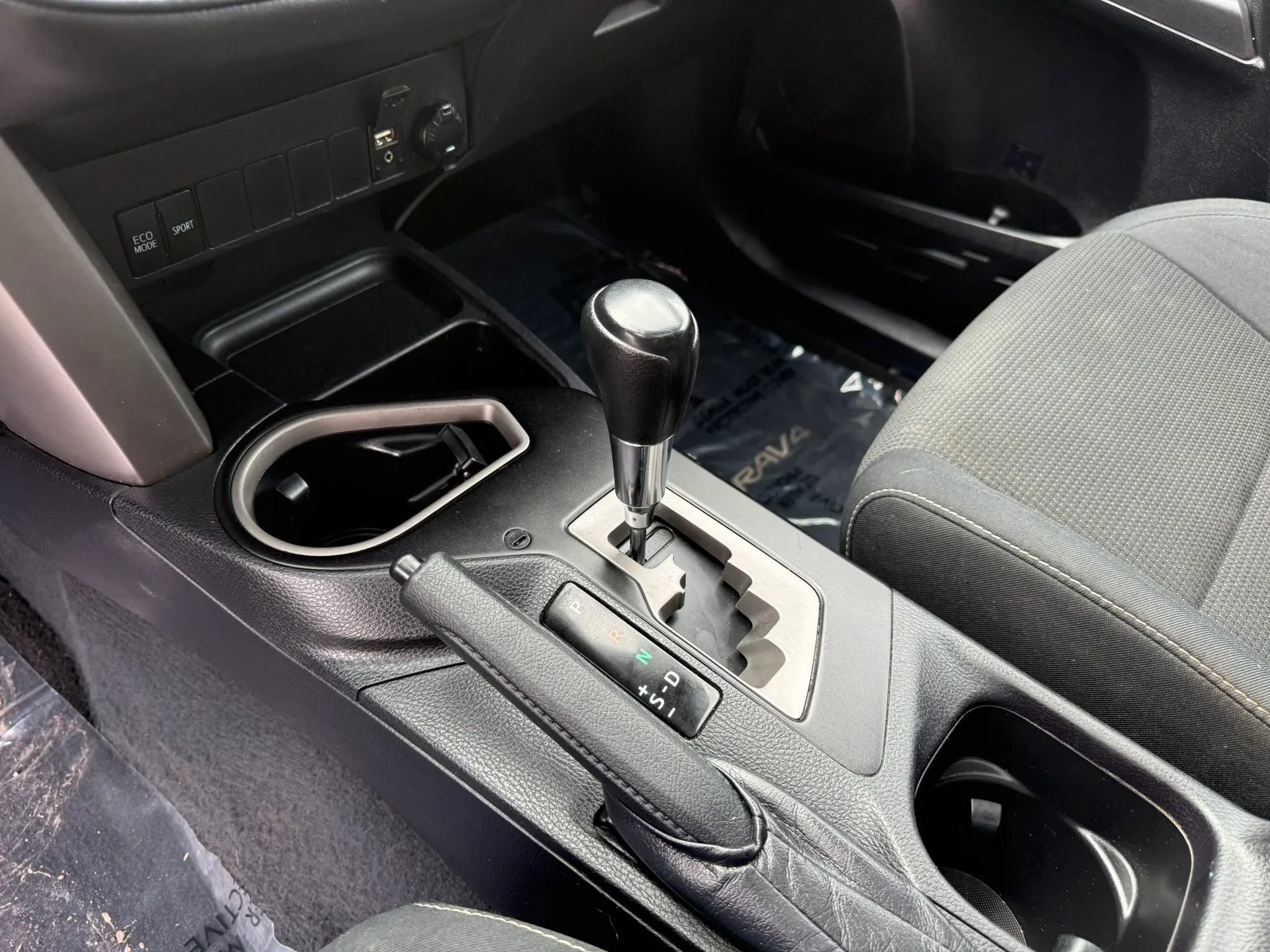 Used 2016 Toyota RAV4 XLE AWD/4WD image 17