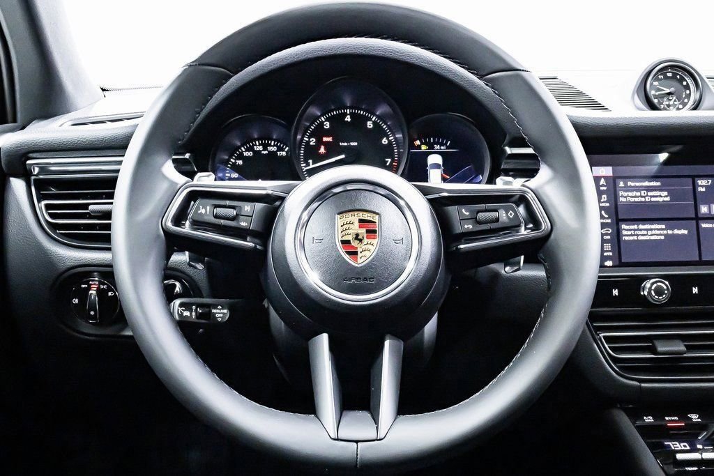 Certified 2025 Porsche Macan AWD/4WD image 14
