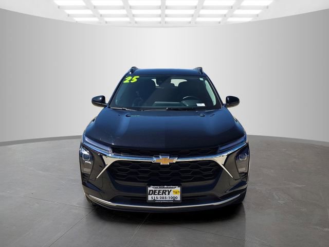 Used 2025 Chevrolet Trax LT w/ LT Convenience Package FWD image 3