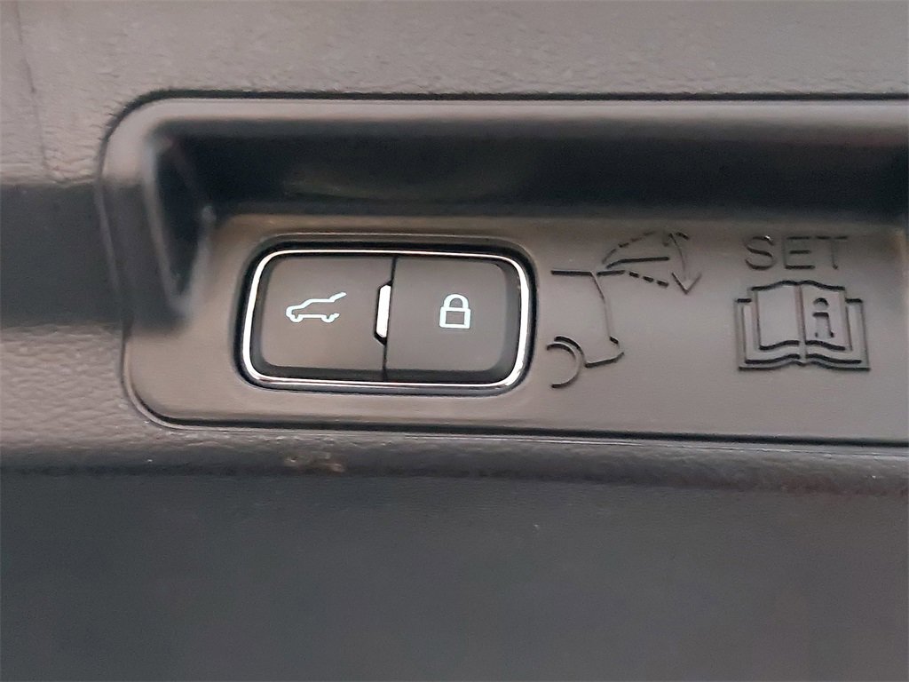 Used 2025 Ford Explorer Active w/ Active Comfort Package image 33