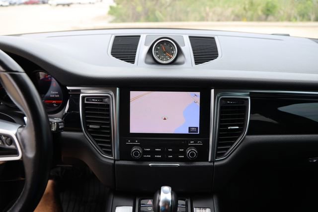 Used 2018 Porsche Macan AWD/4WD image 17
