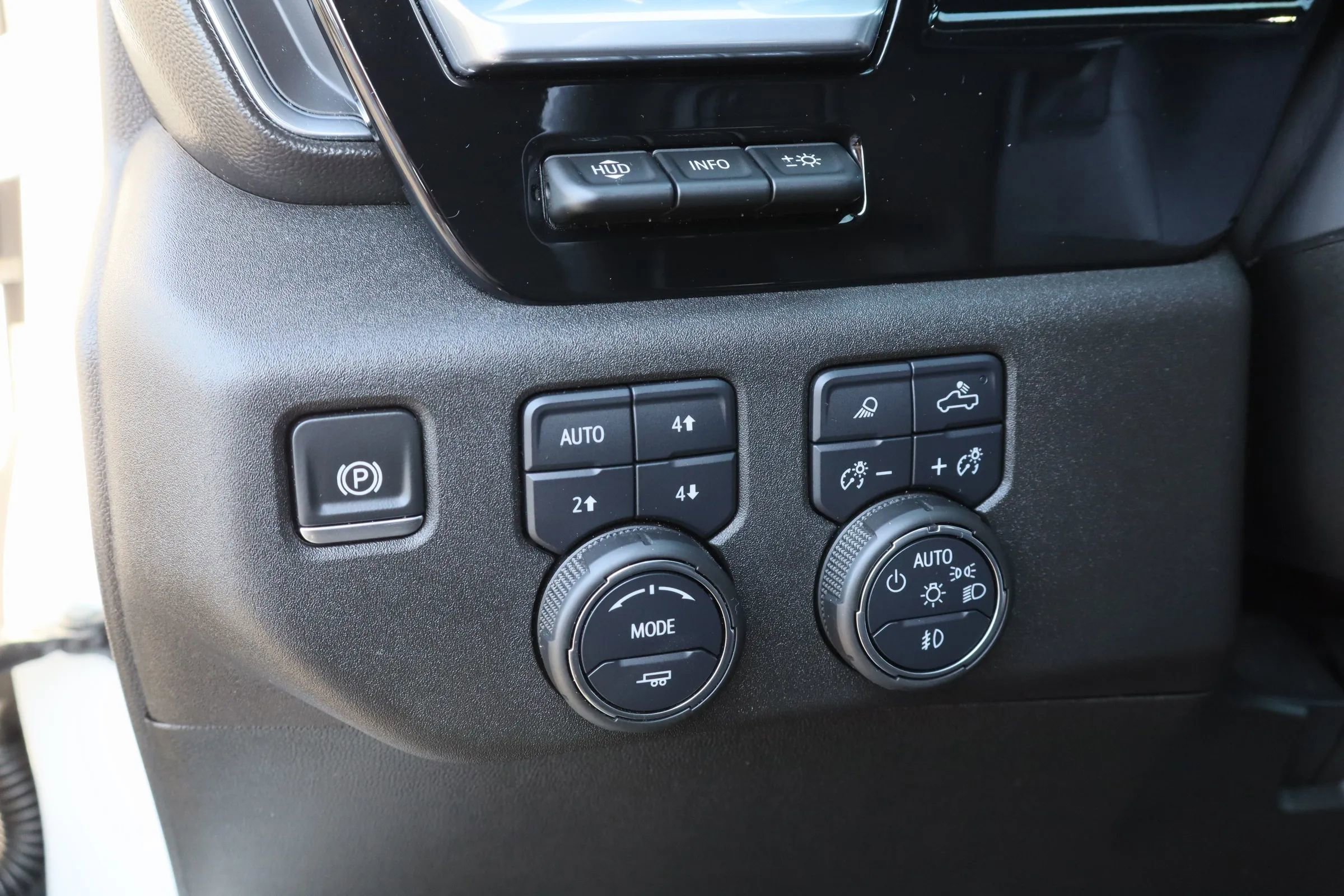 Used 2024 Chevrolet Silverado 2500 High Country w/ High Country Premium Package AWD/4WD image 11