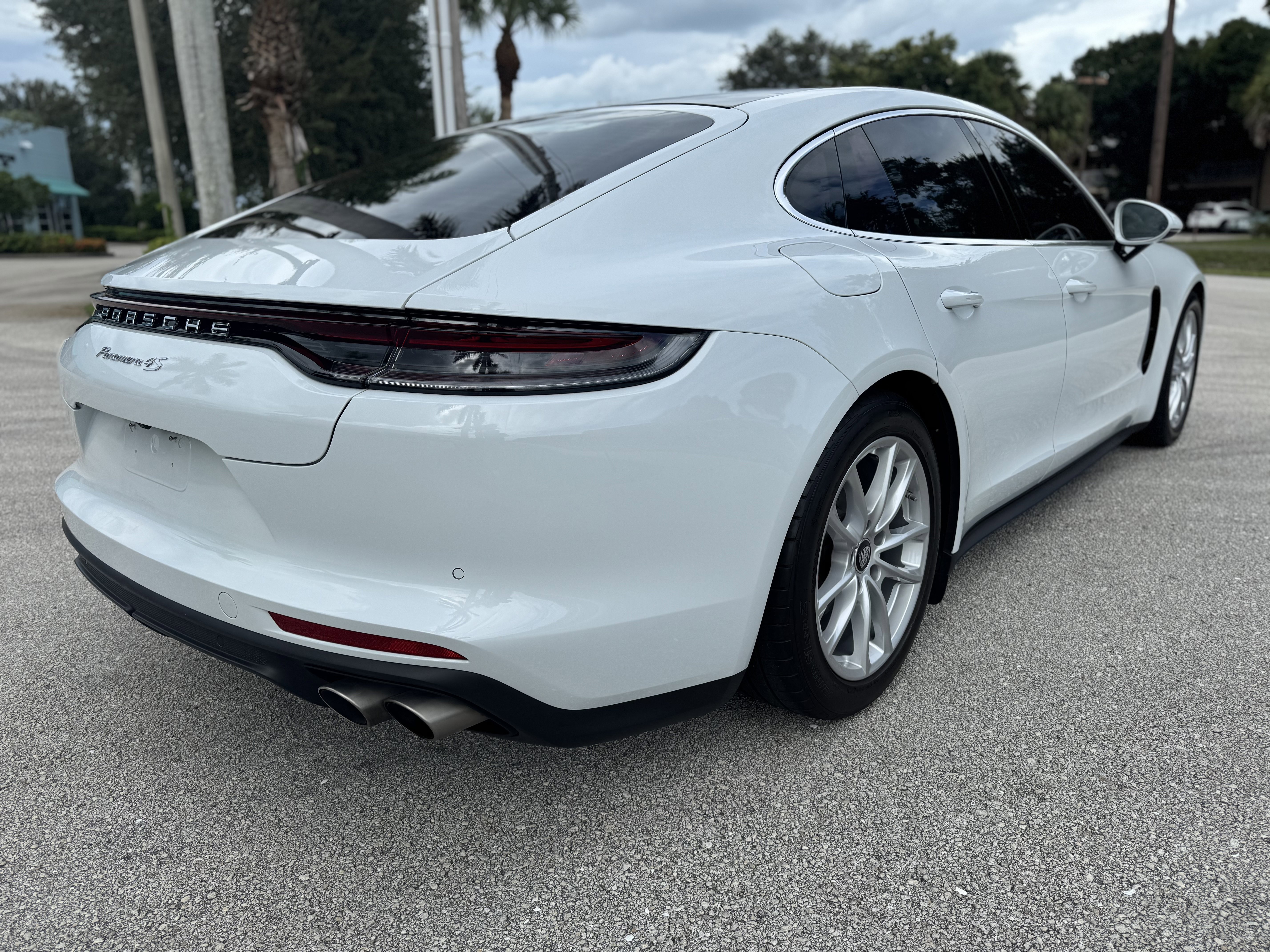 Used 2023 Porsche Panamera 4S image 4