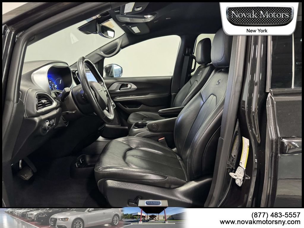 Used 2021 Chrysler Pacifica Touring-L w/ S Appearance Package AWD/4WD image 17