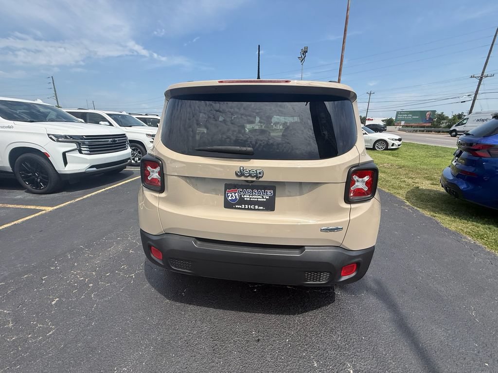 Used 2015 Jeep Renegade Latitude w/ Cold Weather Group FWD image 4
