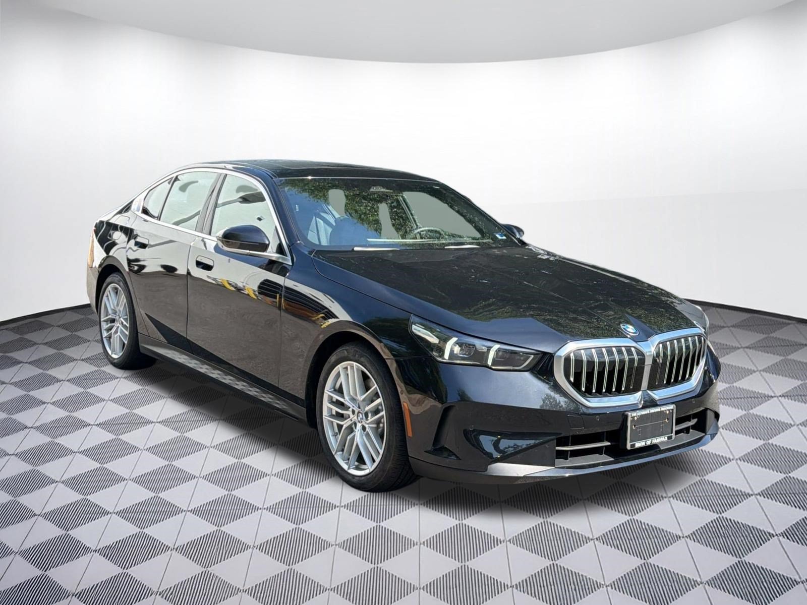 Used 2024 BMW 530i xDrive w/ Premium Package AWD/4WD image 7