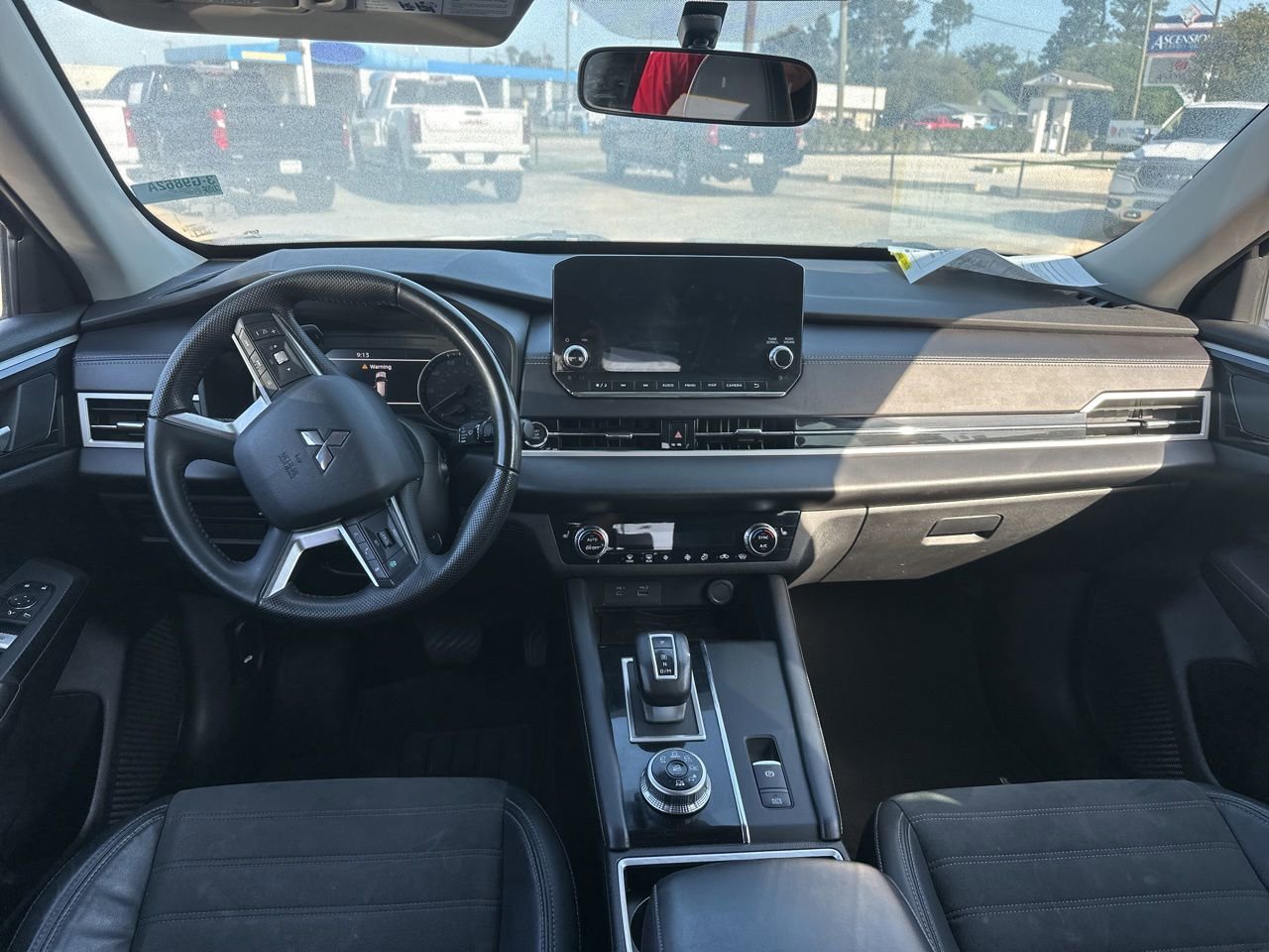 Used 2023 Mitsubishi Outlander SE AWD/4WD image 9