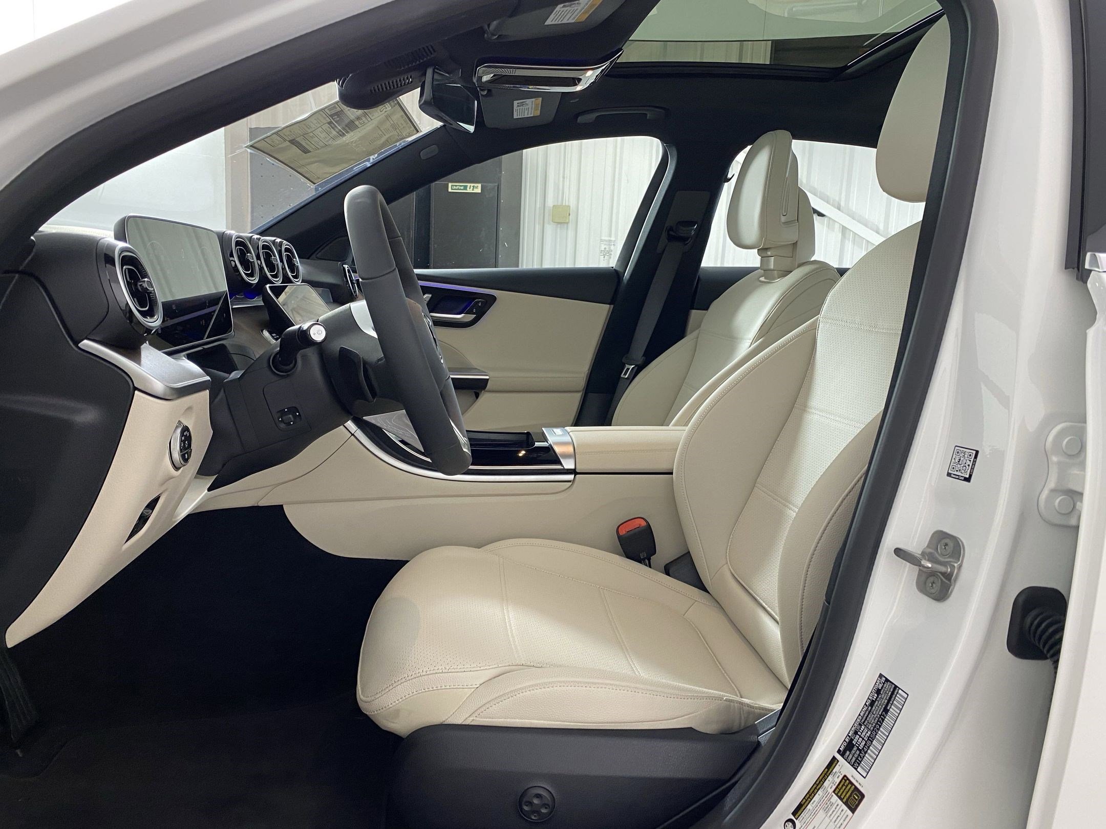 Used 2025 Mercedes-Benz C 300 4MATIC Sedan image 4