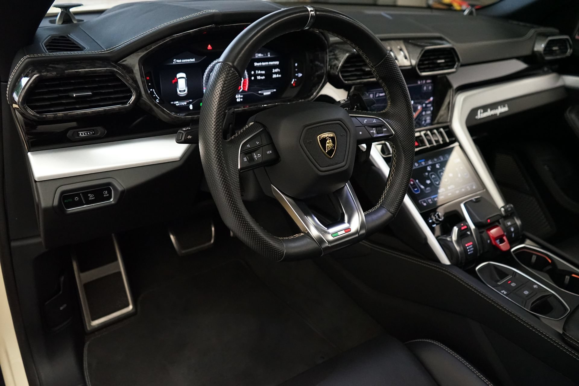 Used 2019 Lamborghini Urus AWD/4WD image 2