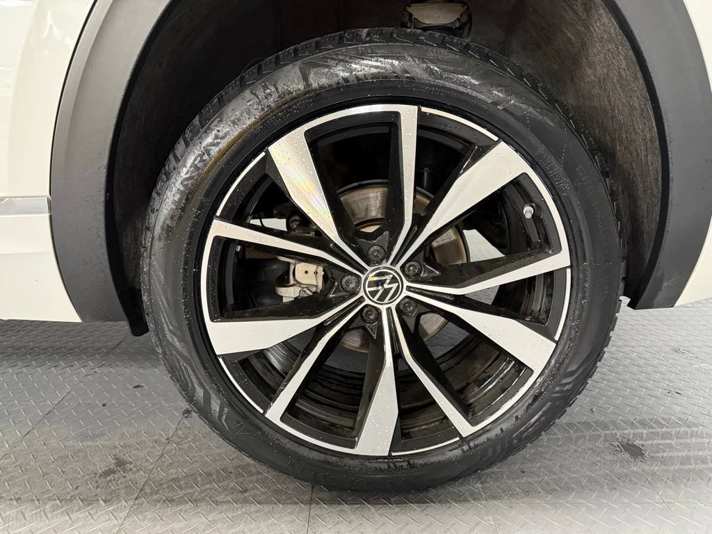 Used 2024 Volkswagen Atlas SEL Premium R-Line AWD/4WD image 7
