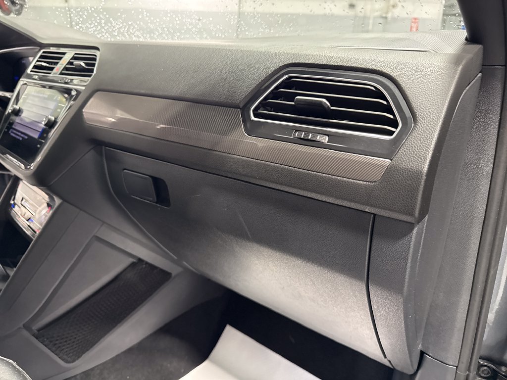 Used 2024 Volkswagen Tiguan SE R-Line FWD image 35