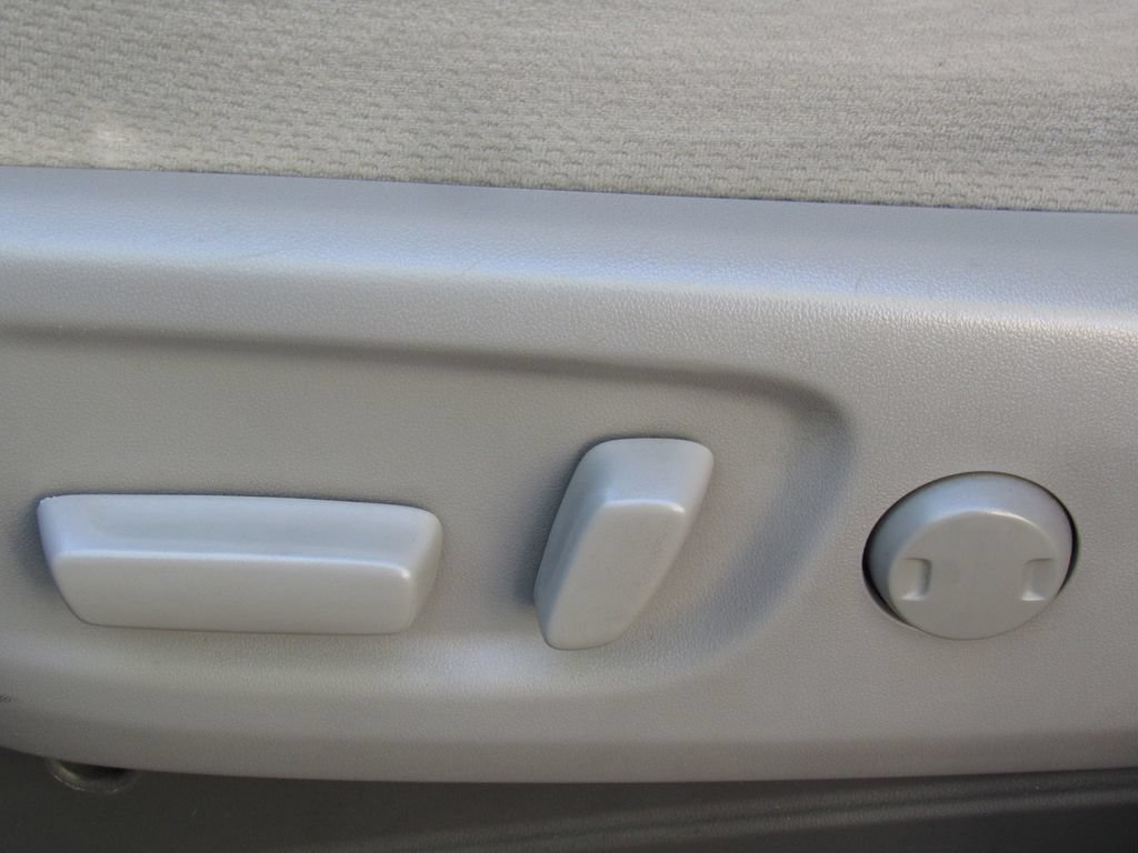 Used 2015 Toyota Sienna LE FWD image 12
