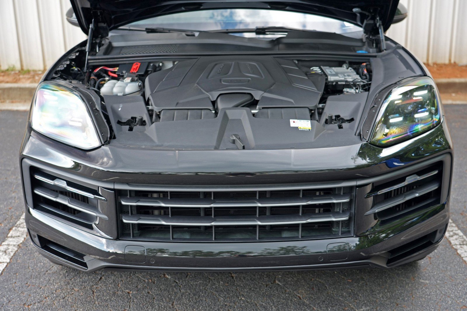 Used 2024 Porsche Cayenne AWD/4WD image 8