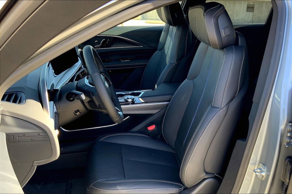 New 2025 Cadillac Lyriq Luxury image 12