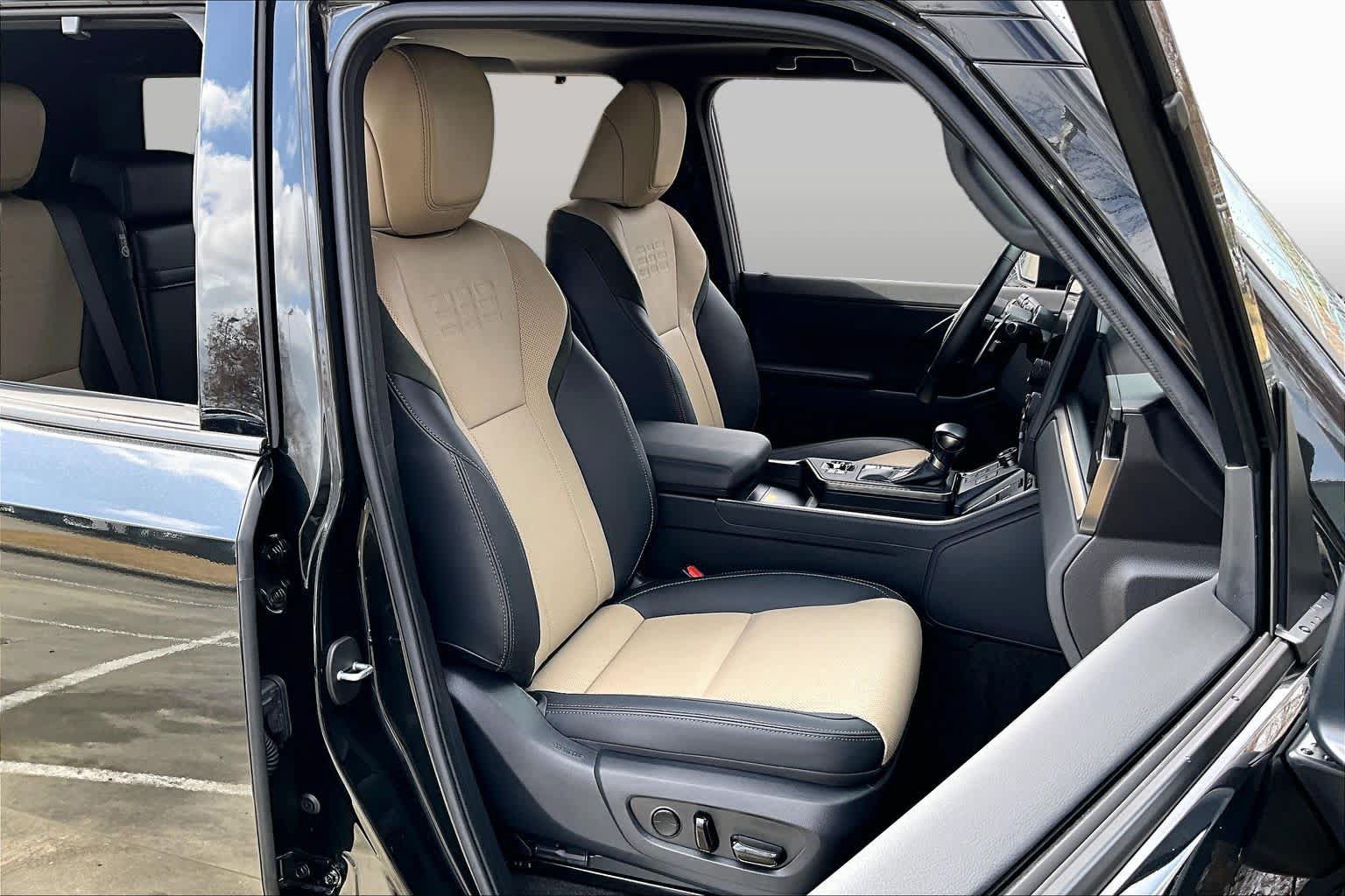Used 2024 Lexus GX 550 AWD/4WD image 11