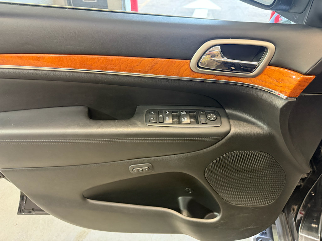 Used 2012 Jeep Grand Cherokee Overland AWD/4WD image 15