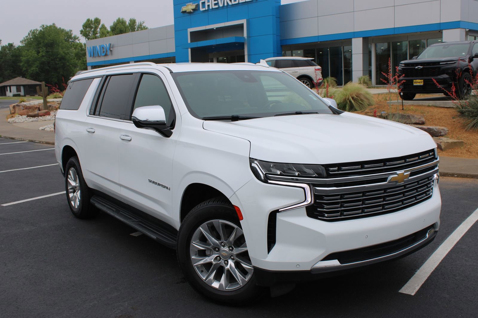 Used 2023 Chevrolet Suburban Premier AWD/4WD image 2