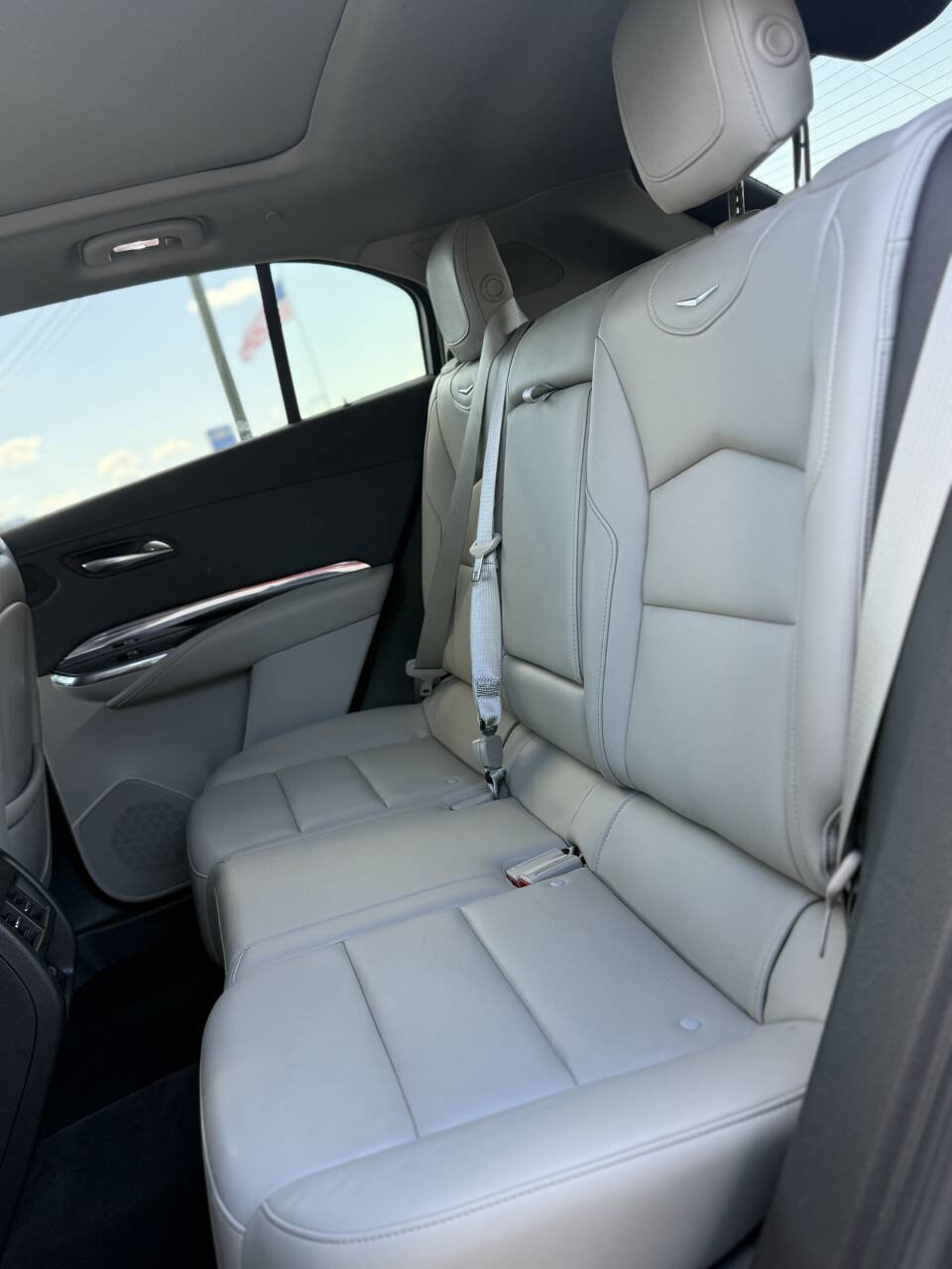 Used 2019 Cadillac XT4 Luxury w/ Cold Weather Package image 14