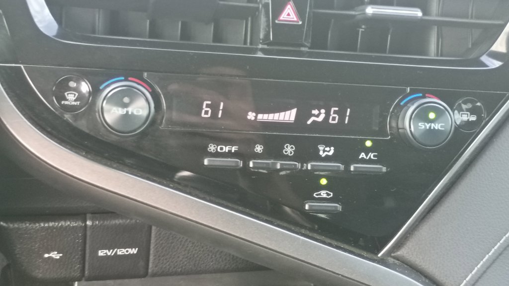 Used 2024 Toyota Camry SE FWD image 22