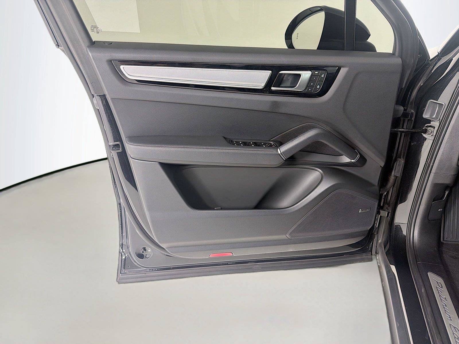 Certified 2023 Porsche Cayenne Platinum Edition AWD/4WD image 6