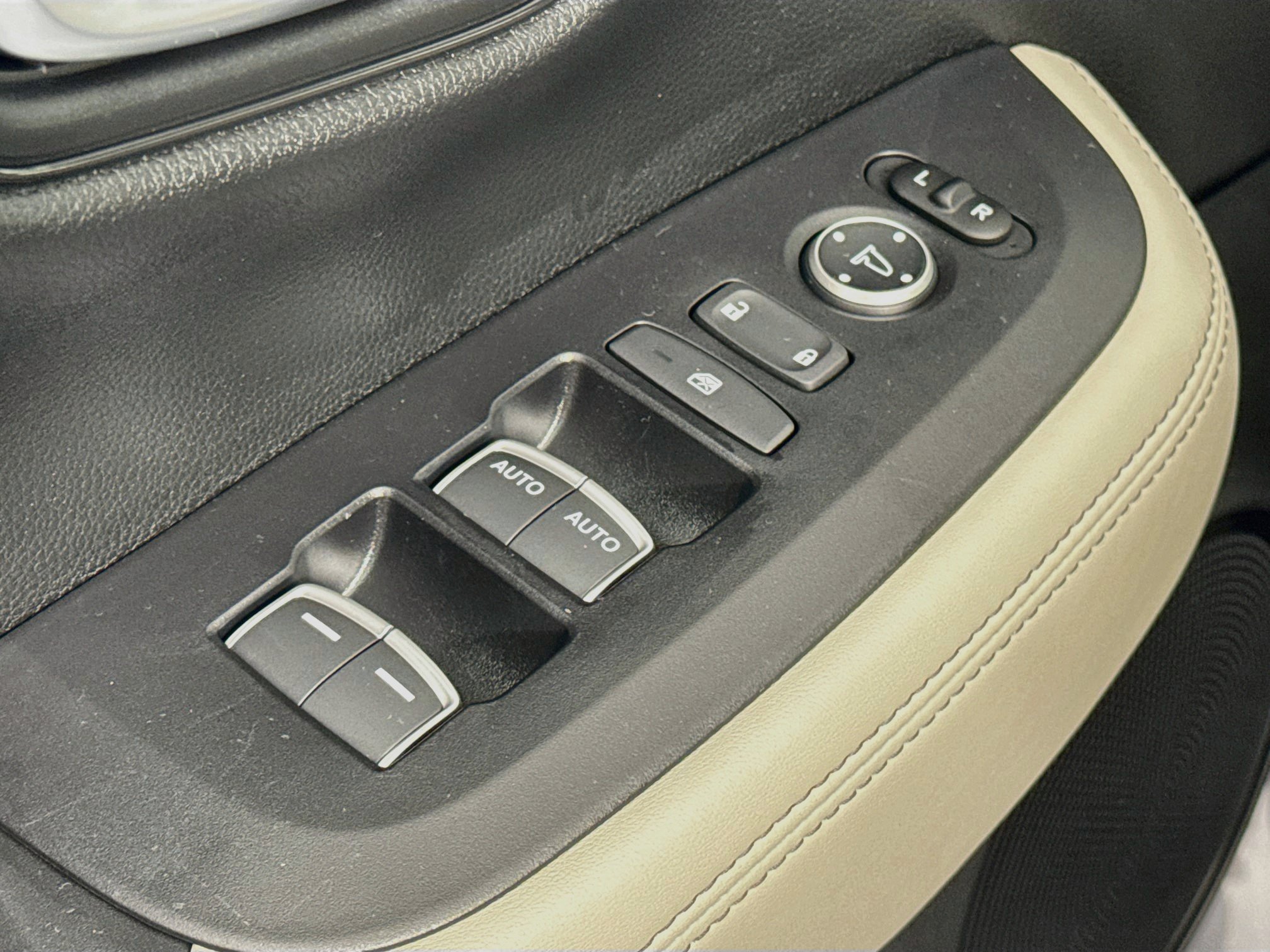 Certified 2024 Honda HR-V EX-L image 17