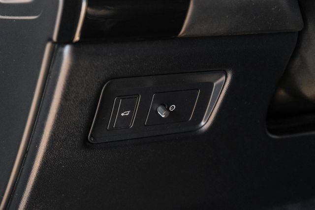 Used 2019 Land Rover Range Rover Supercharged AWD/4WD image 33