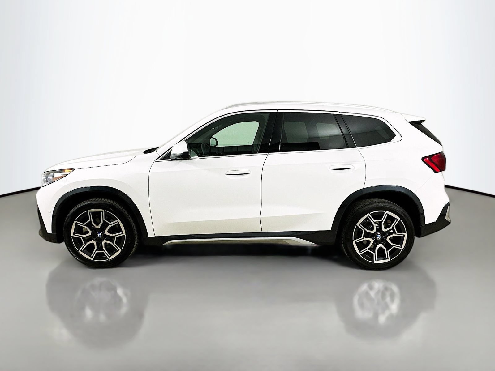 Used 2025 BMW X1 xDrive28i AWD/4WD image 8