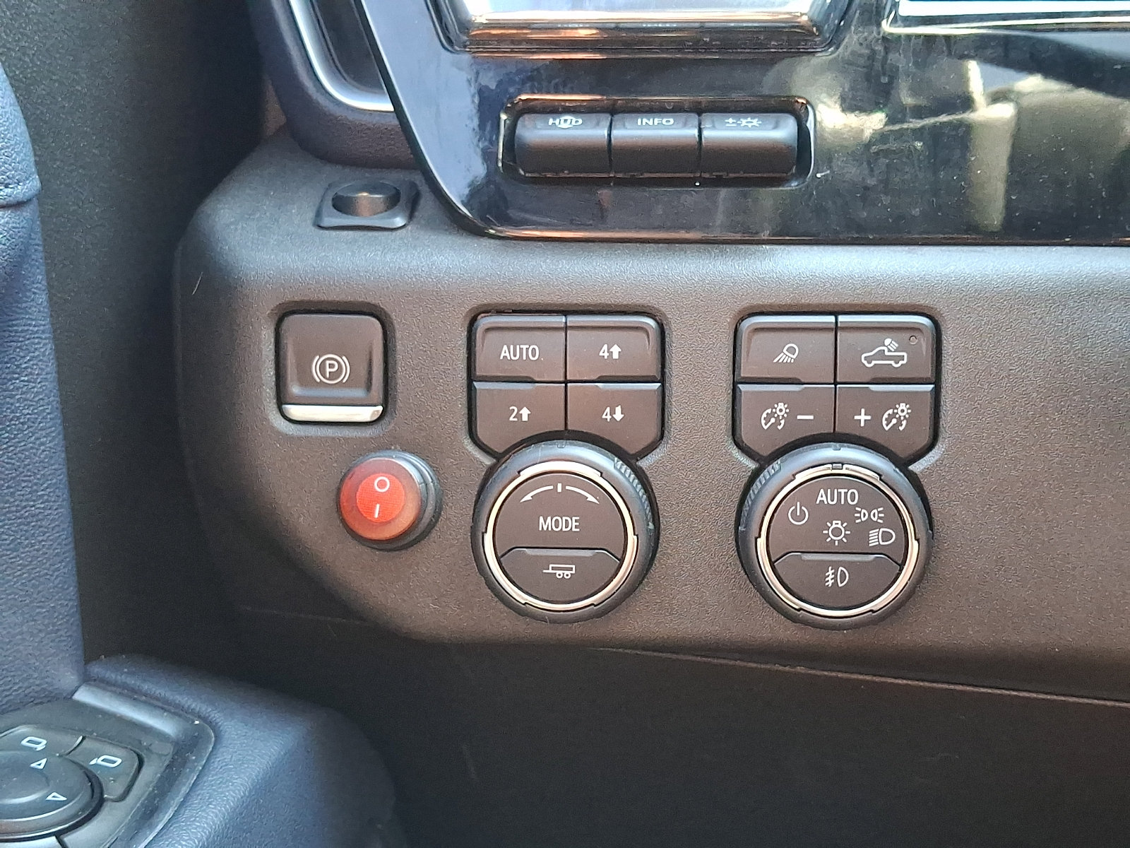 Used 2023 Chevrolet Silverado 1500 High Country w/ Technology Package AWD/4WD image 26