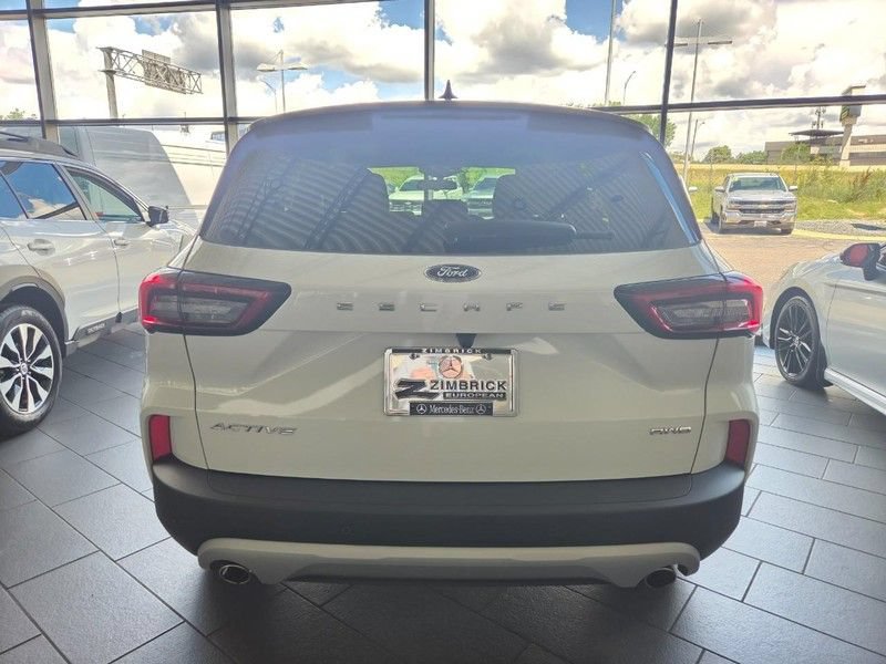 Used 2025 Ford Escape Active w/ Active Premium Tech Pack AWD/4WD image 3