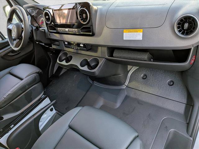 Used 2025 Mercedes-Benz Sprinter 2500 image 15