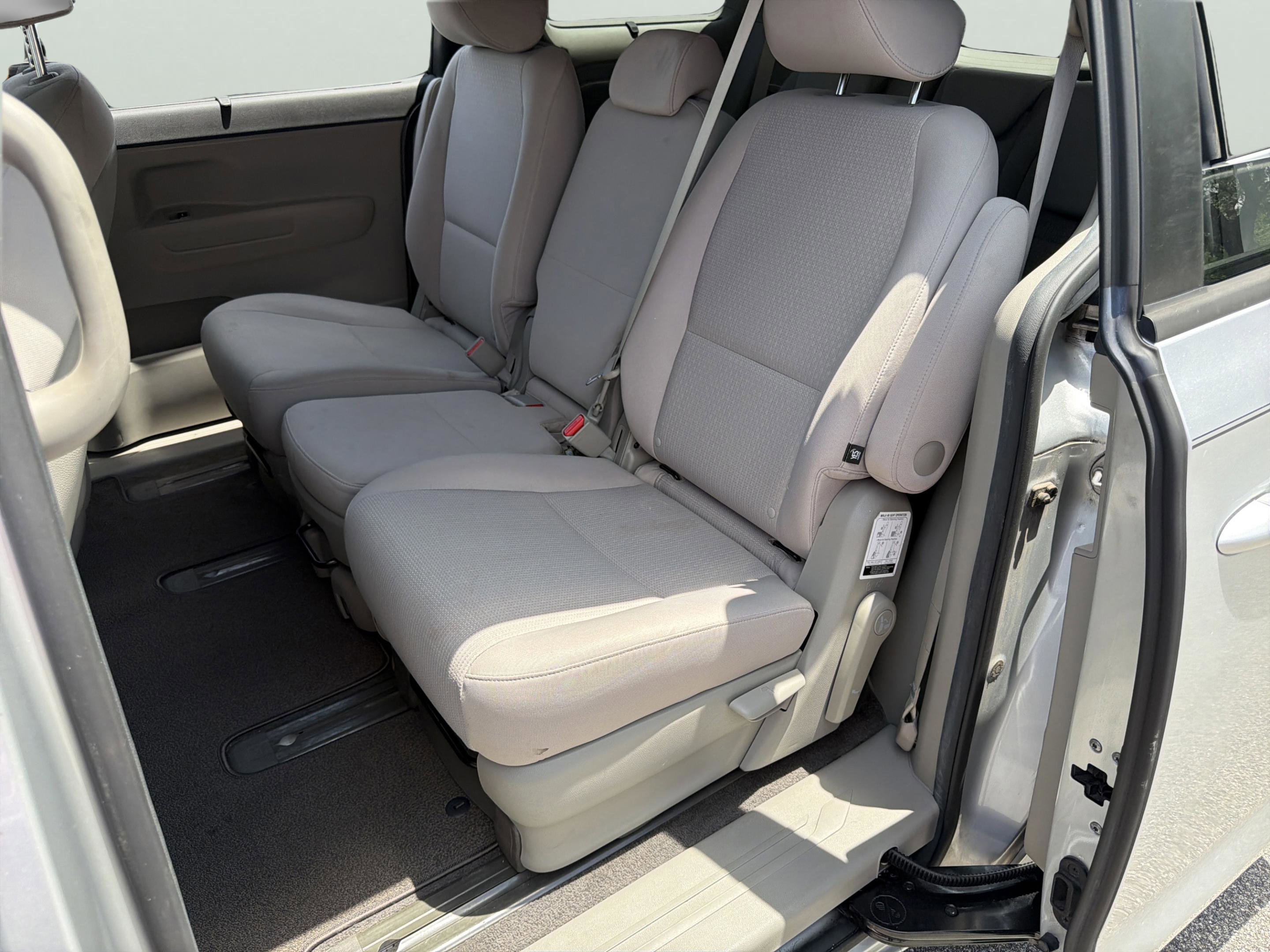 Used 2016 Kia Sedona LX w/ LX Convenience Package FWD image 22