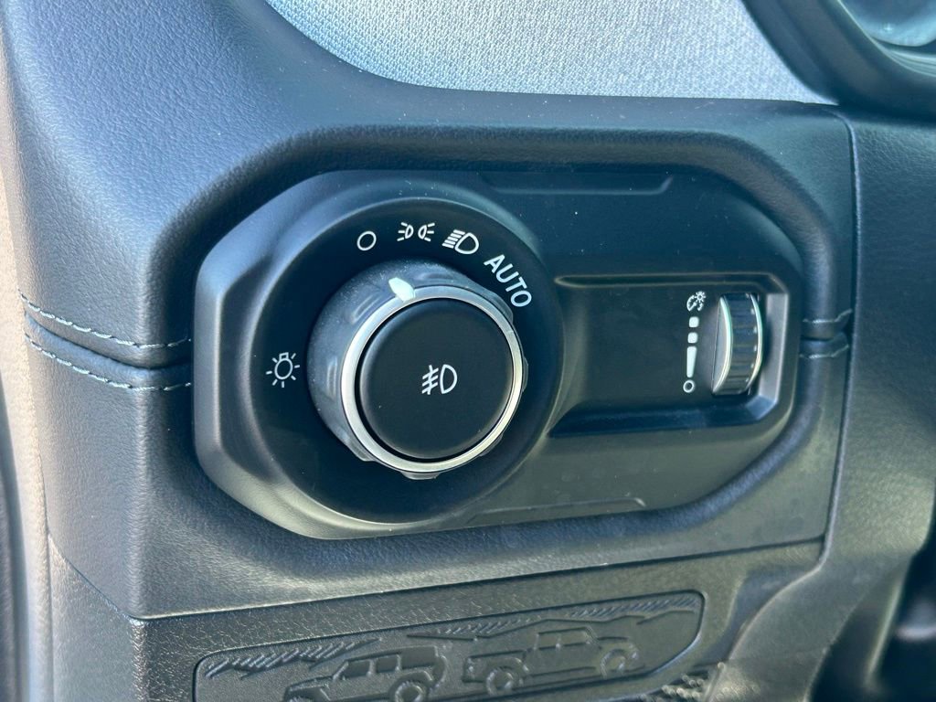 Used 2024 Jeep Wrangler Unlimited Sahara AWD/4WD image 21
