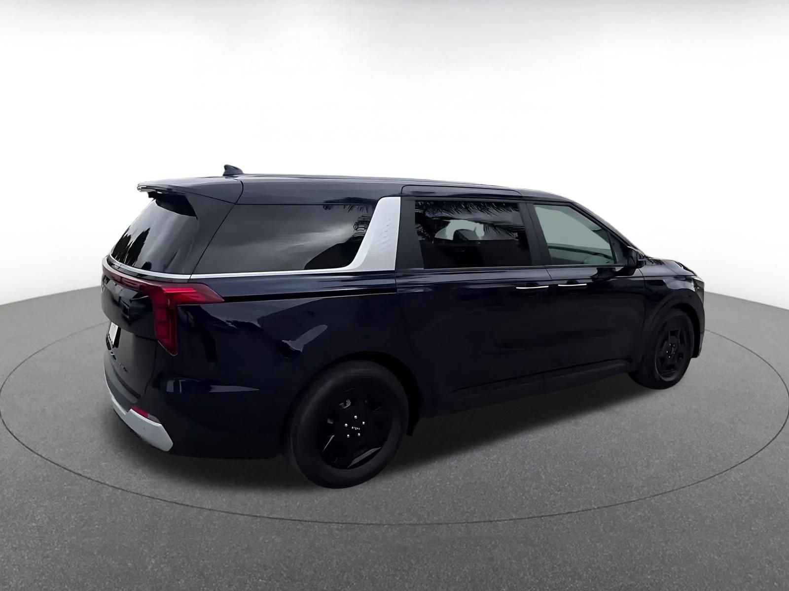 Used 2026 Kia Carnival FWD image 13