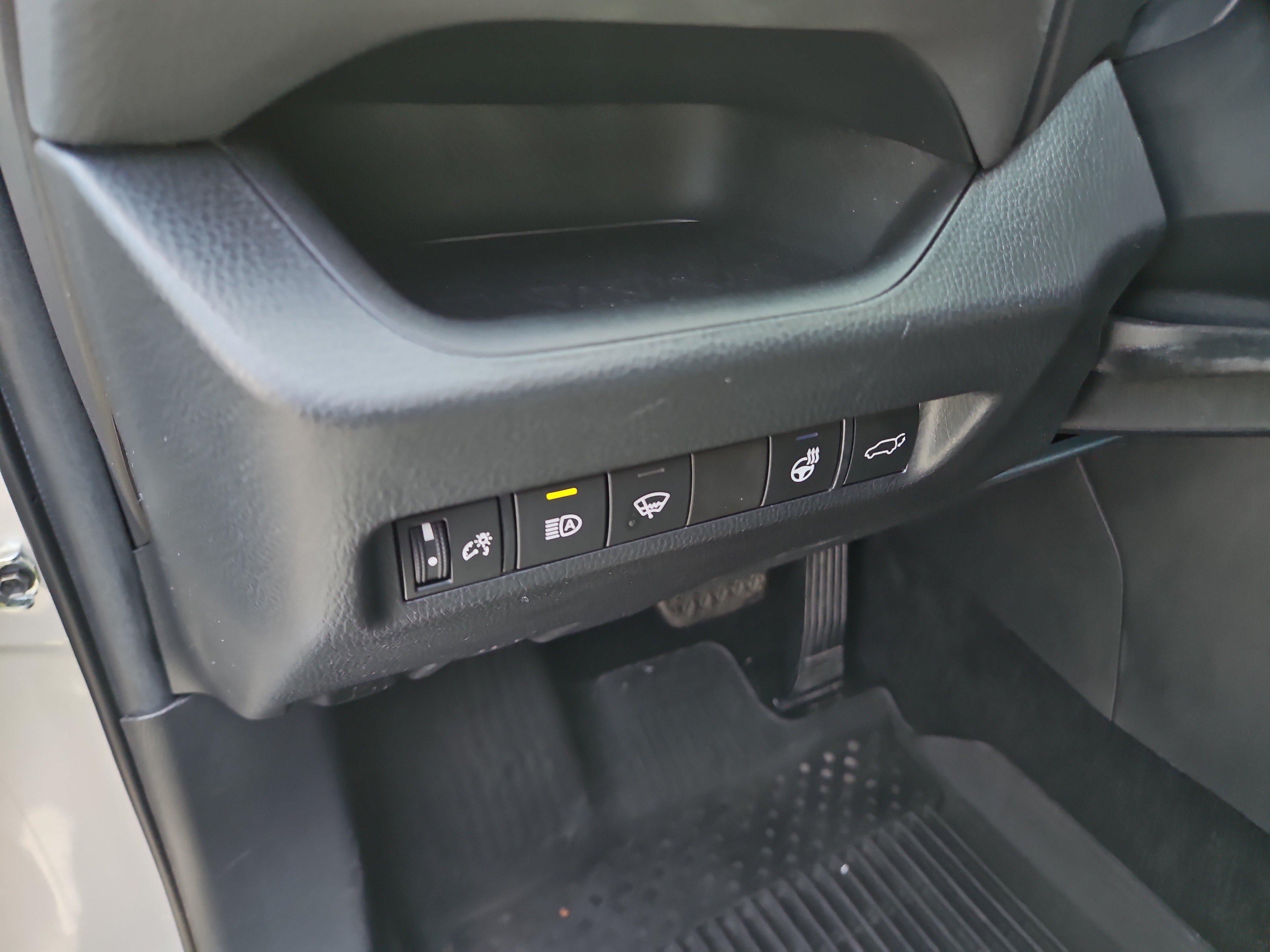 Used 2021 Toyota RAV4 XLE Premium AWD/4WD image 19